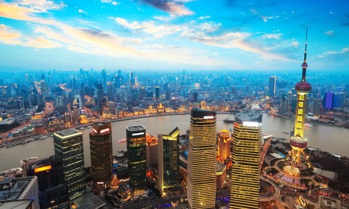 港媒文章《美國唱衰中國經(jīng)濟(jì)，是“矮個(gè)嘲笑高個(gè)”》（環(huán)球網(wǎng)）