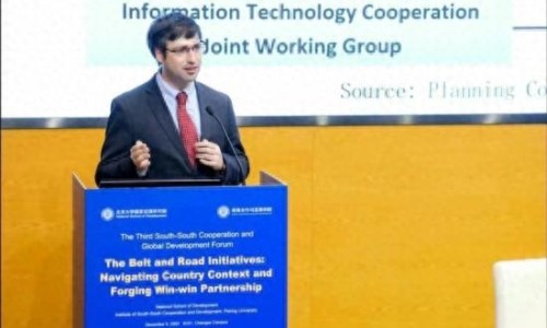 秘魯學(xué)者談APEC“中國(guó)是全球經(jīng)濟(jì)體系中的關(guān)鍵角色”（中廣電國(guó)際在線）